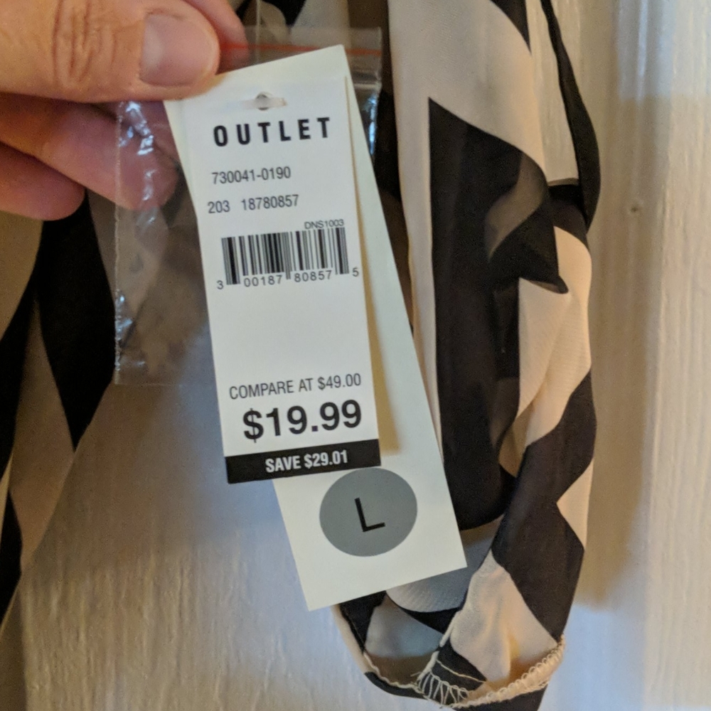 Never worn. - Picture 6 of 6